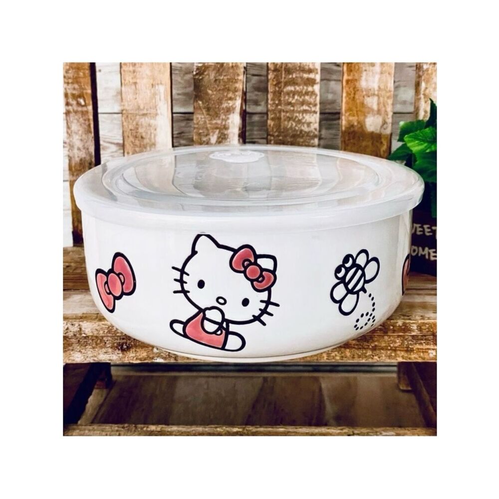 NWT Sanrio Hello Kitty Hand Painted by Artisans Vented Lid Food Container Bowl